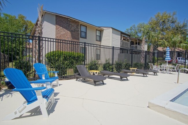 Building Photo - Modern 2-Bedroom Condo Across from the Bay...