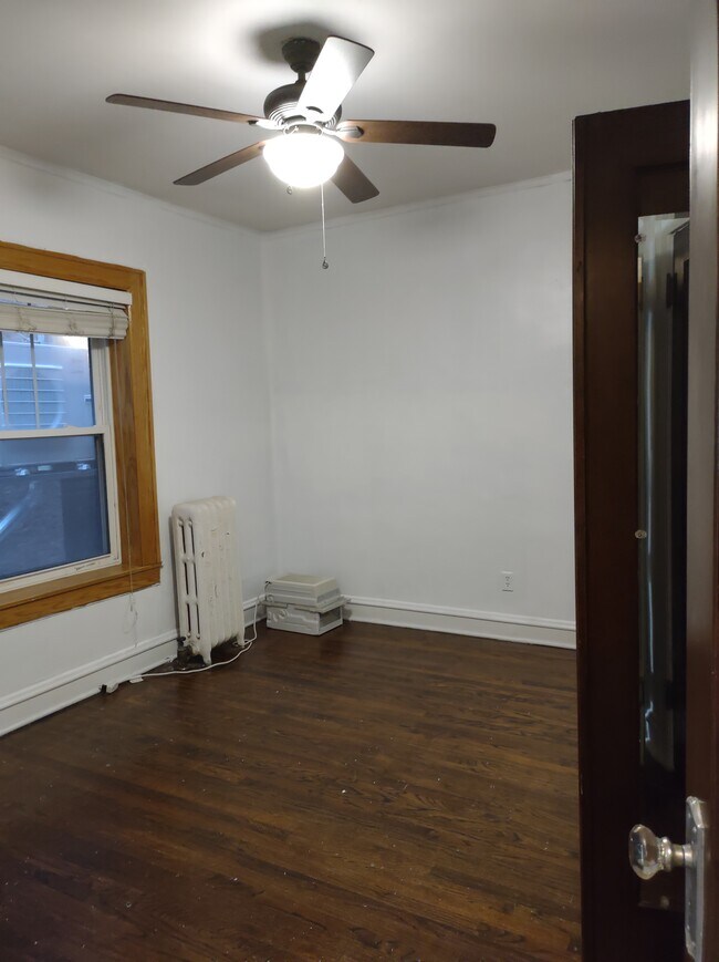 Building Photo - 539 W Addison St