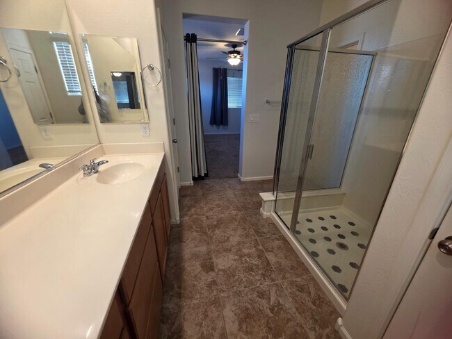 Building Photo - 9 S 195th Ln