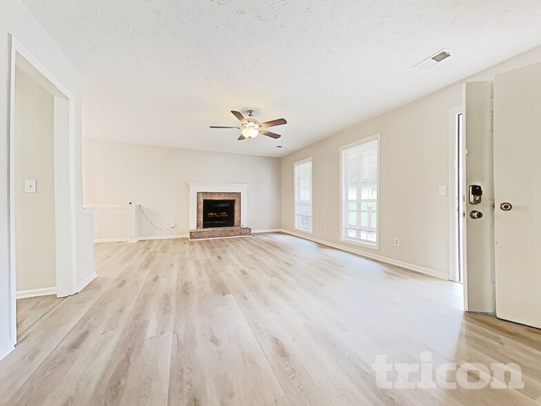 Building Photo - 5569 Princeton Oaks Ln