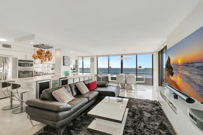 Building Photo - 5550 N Ocean Dr