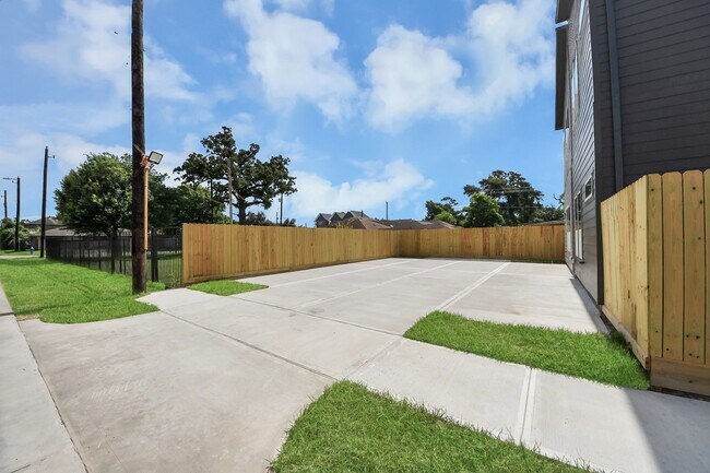Building Photo - 4607 Gunter St