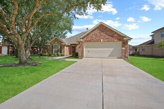 Building Photo - Gorgeous 4/2 Home in the Villages of Edgewater Estates with Soaring Ceilings and 2 Flex Rooms!