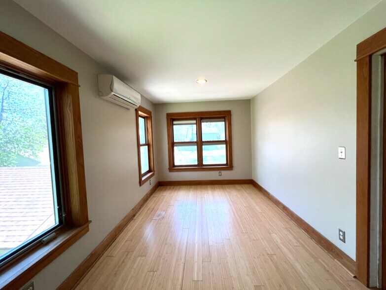 Building Photo - 506 S Poplar St