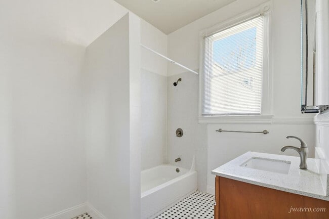 Building Photo - 778 Cole St