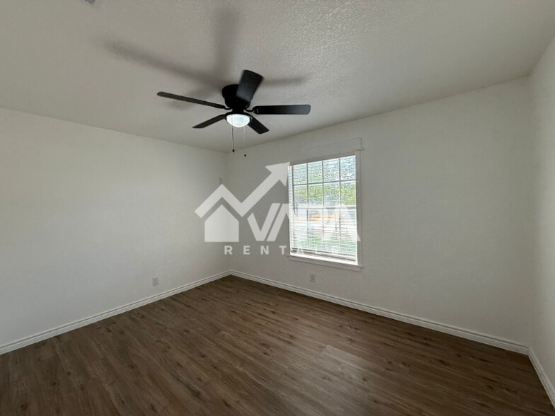 Building Photo - 6115 Frio Valley Dr