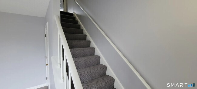 Building Photo - 678 Savin Ave