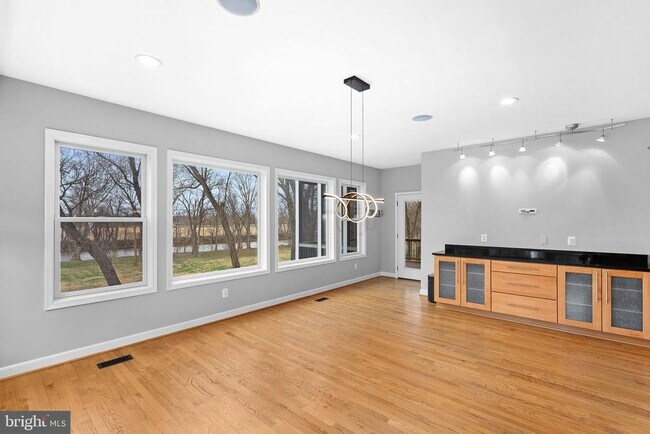 Building Photo - 19451 Youngs Cliff Rd