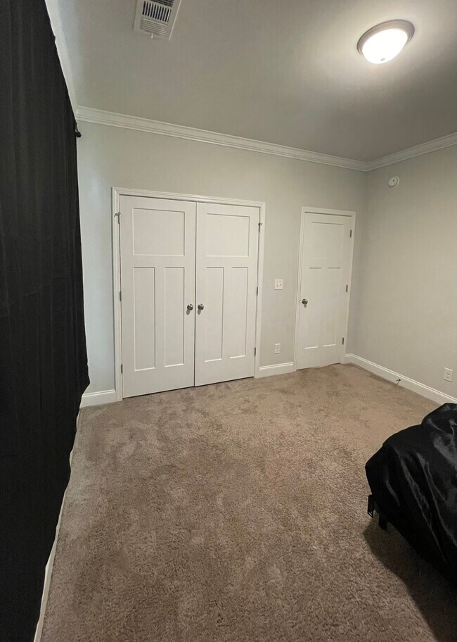 Building Photo - 102 Village Walk