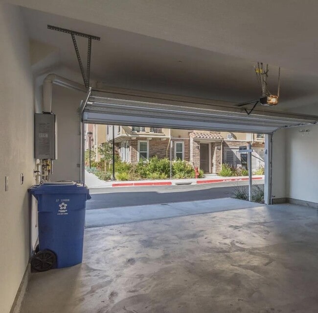 Building Photo - 39872 Sawyer Terrace