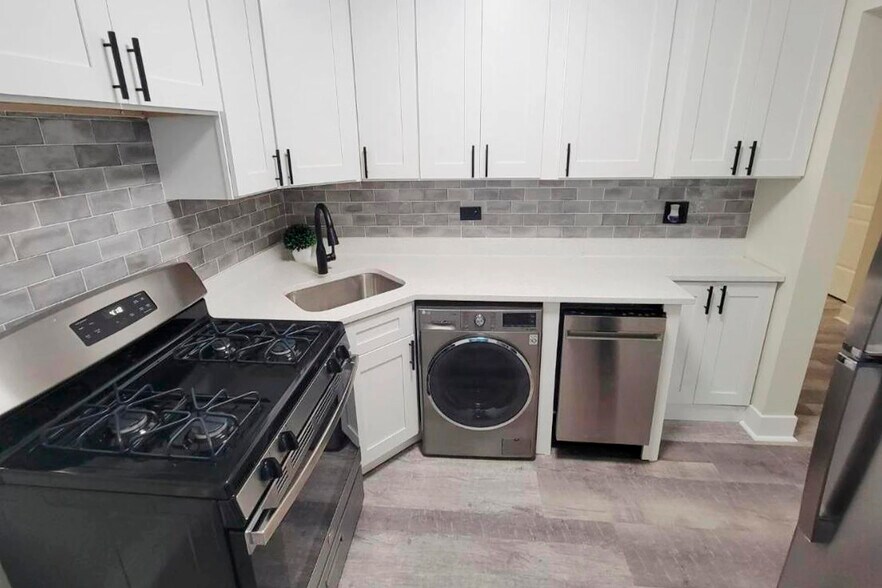 Primary Photo - 3704 N Hoyne Ave