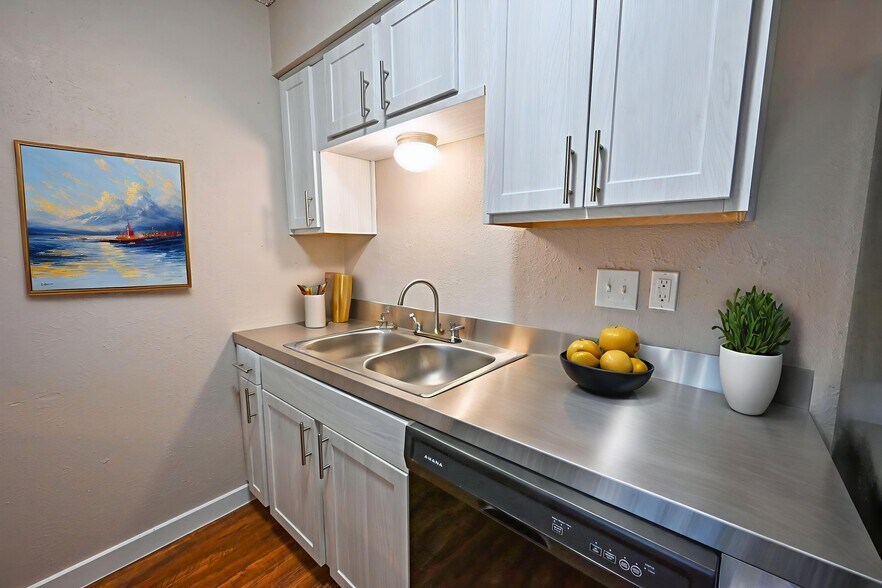 Building Photo - Buffalo Run