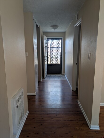 Building Photo - 4525 SE 30th Ave