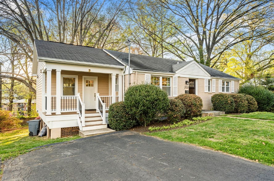 Building Photo - 2722 Woodley Pl