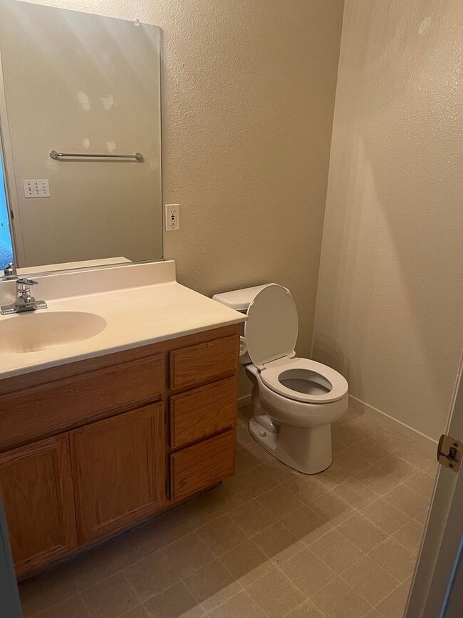 Building Photo - Cute 3 Bedroom 2 bath Home