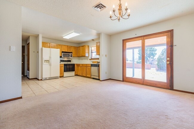 Building Photo - Beautiful 2-Story Home