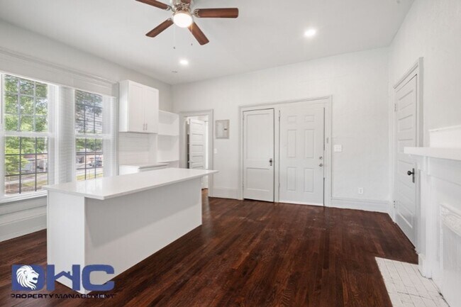 Building Photo - 3556 E Main St