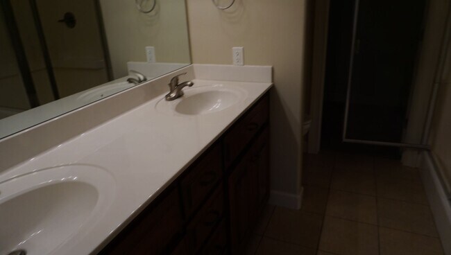 Building Photo - 3406FBarack