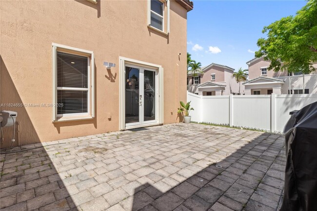 Building Photo - 9301 SW 171st Ct