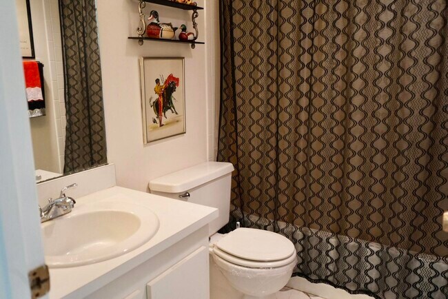 Building Photo - 3154 Via Poinciana