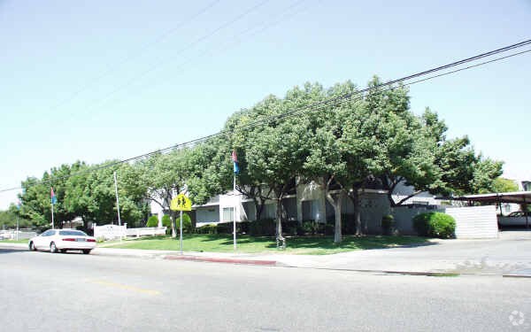 Primary Photo - Sunshine Apartments
