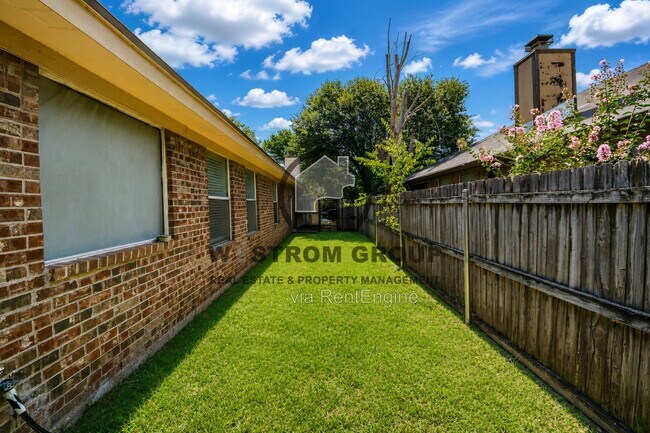 Building Photo - 316 Crowe Dr