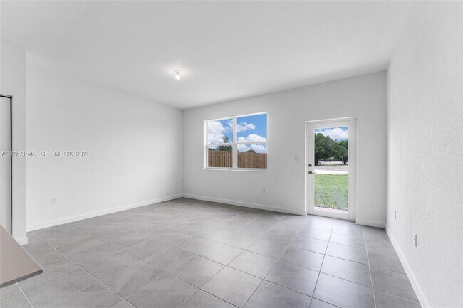 Building Photo - 2960 SE 23rd Ave