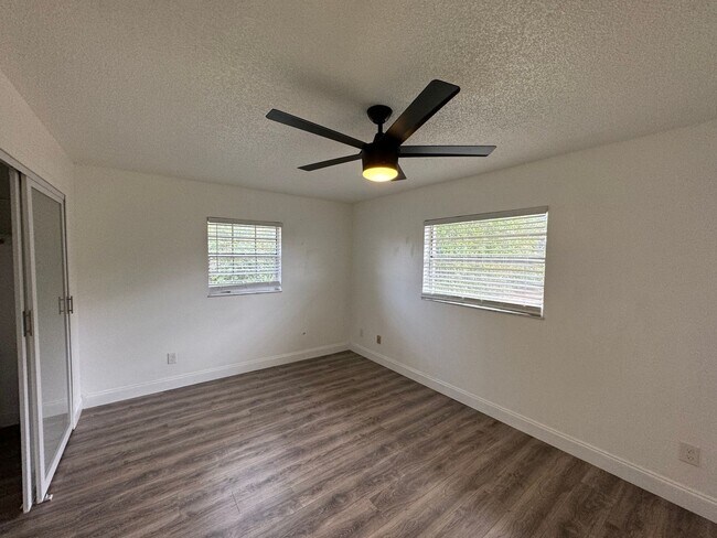 Building Photo - Charming 2-Bedroom Home with Solar Panels ...