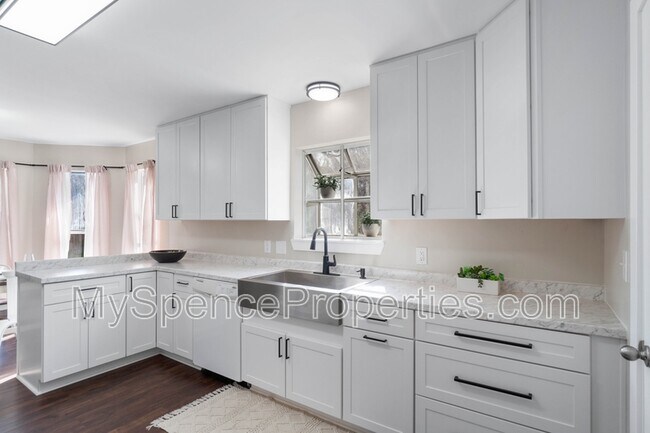 Building Photo - 102 Hollow Cove