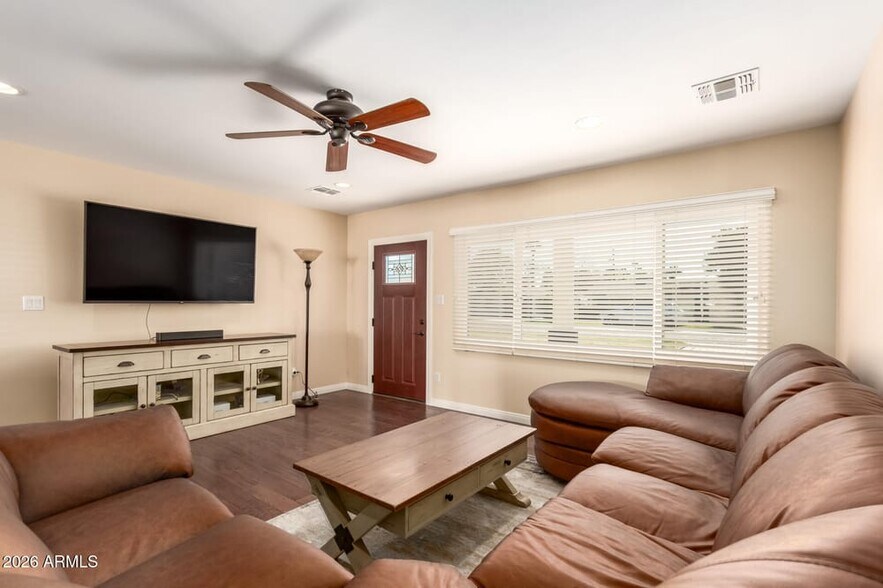 Building Photo - 722 E McLellan Blvd