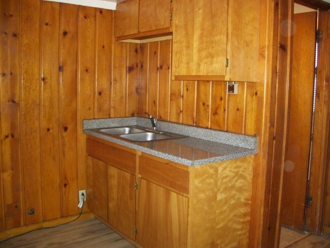 Knotty Pine Studio - Knotty Pine Apartments