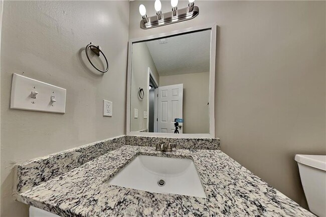 Building Photo - 450 Aristocrat Dr SW