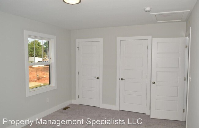 Building Photo - 3 br, 3 bath House - 2727 Rainbow Circle