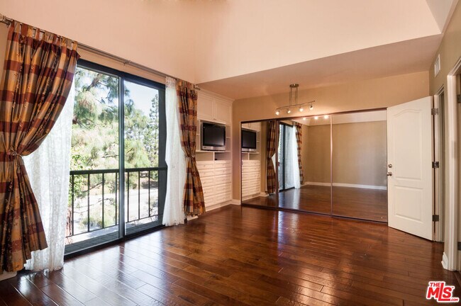Building Photo - 13050 Mindanao Way