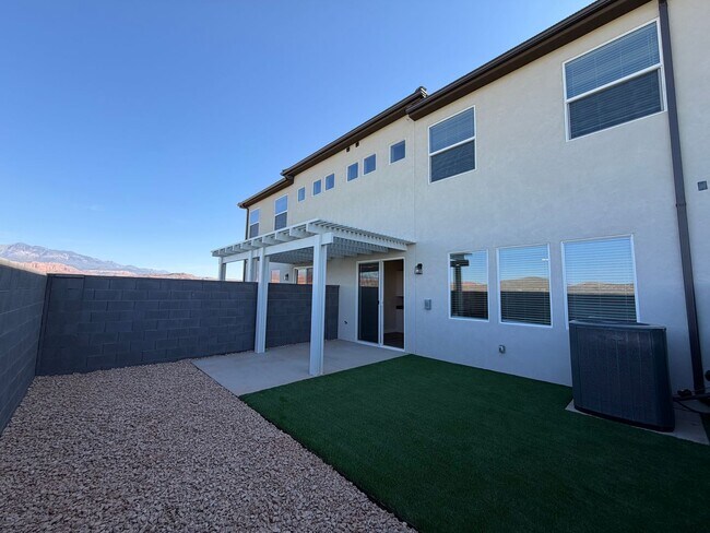 Building Photo - BRAND NEW TOWNHOME FOR RENT!