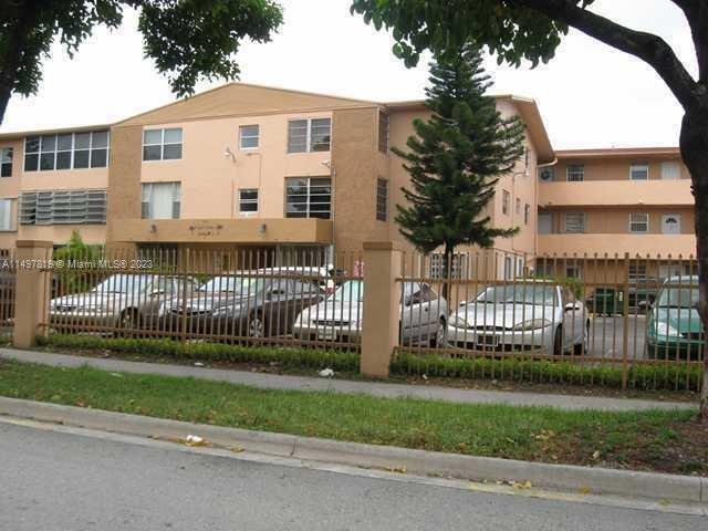 Primary Photo - 120 Royal Palm Rd