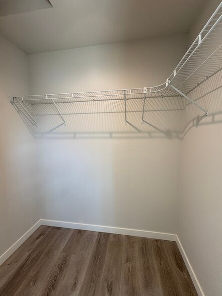 Building Photo - 2210 Arden Ct N