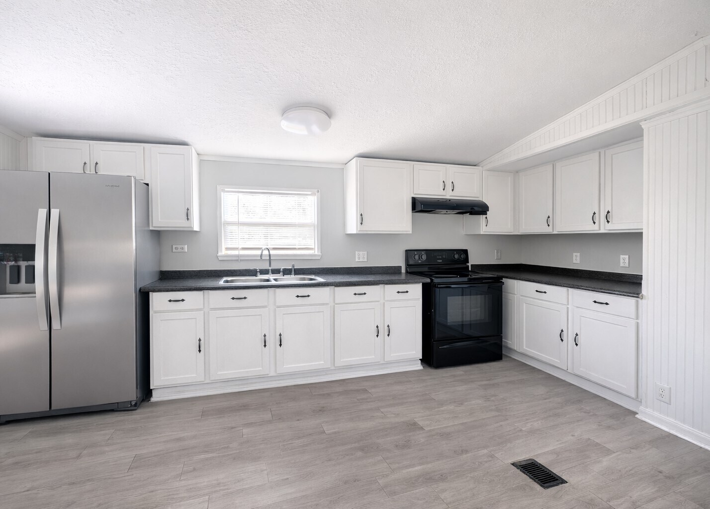 Building Photo - 5094 Red Barn Rd