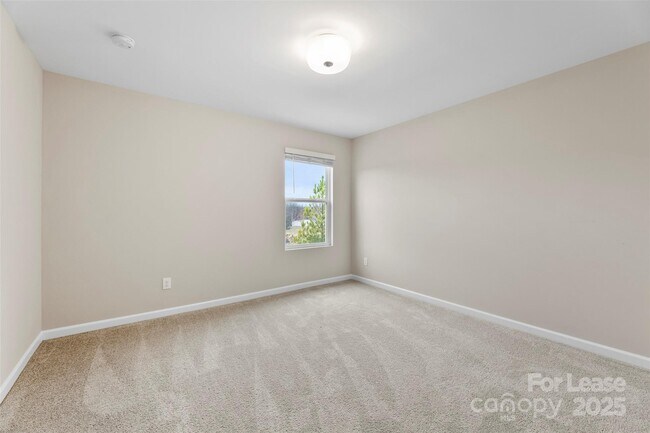 Building Photo - 8562 River Ridge Dr