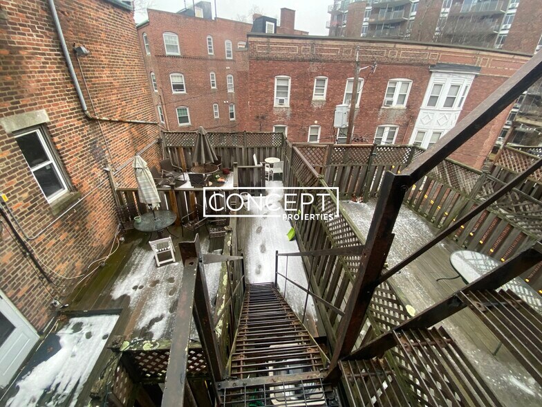 Building Photo - 1404 Beacon St