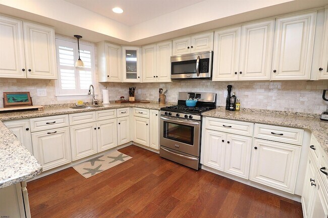 Building Photo - 9505 Monmouth Ave