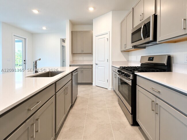 Building Photo - 10755 Wilgrove 10755