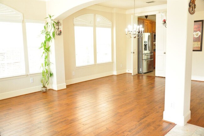 Building Photo - 1312 Valley Vista Dr