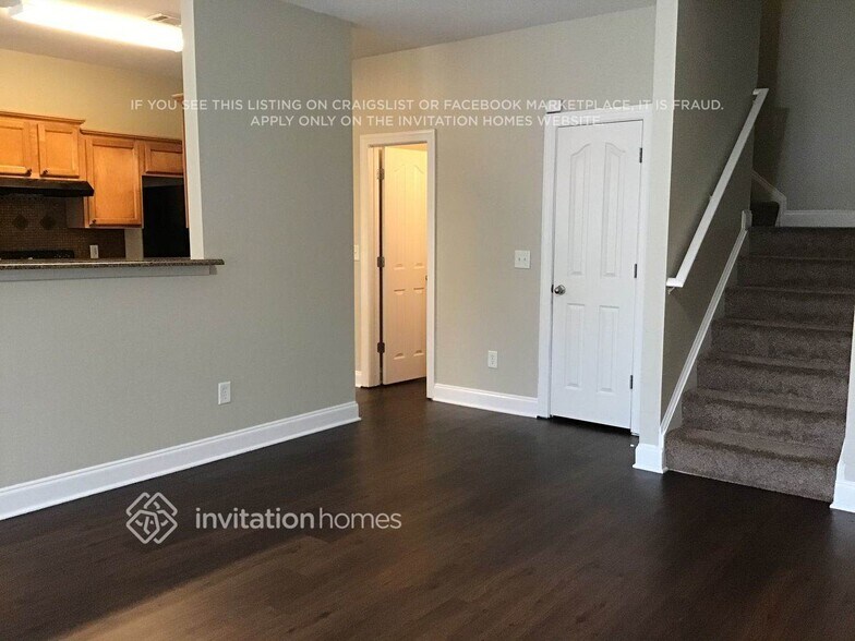 Building Photo - 2076 Barberry Dr