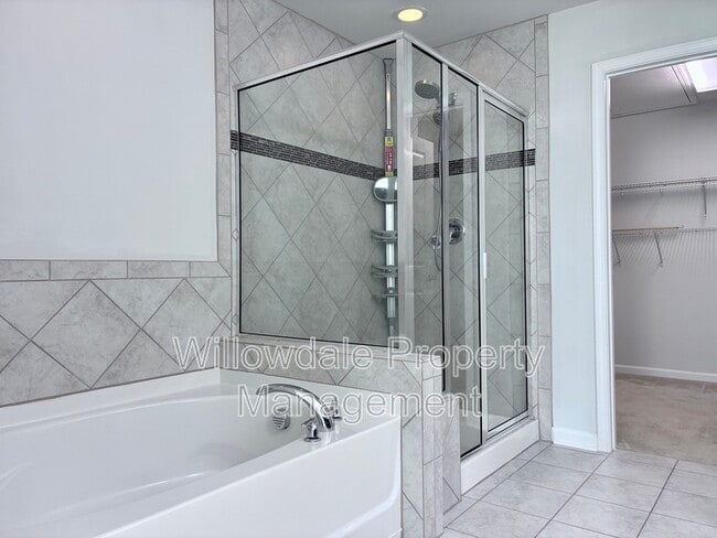 Building Photo - 1056 Midvale Ave