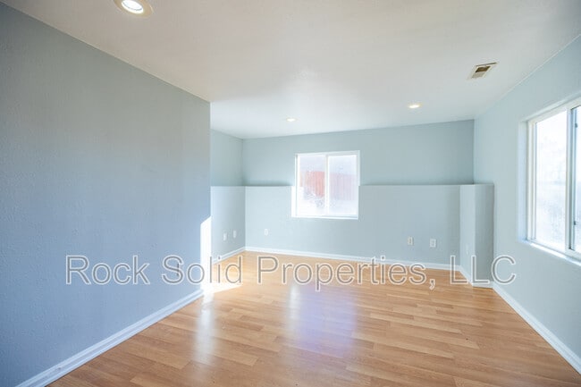 Building Photo - 312 S Ave B-6