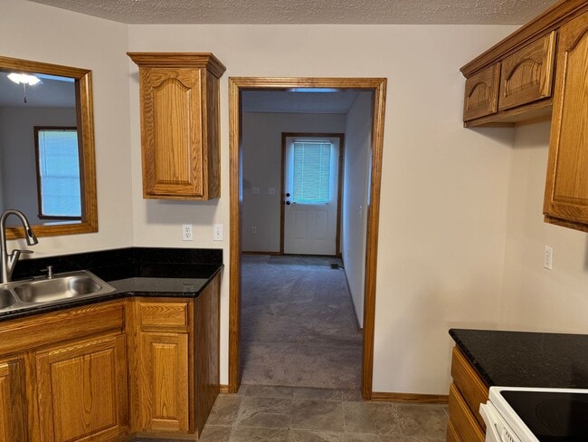 Building Photo - BEAUTIFUL 3 bedroom | 2 bathroom | 3 Car G...