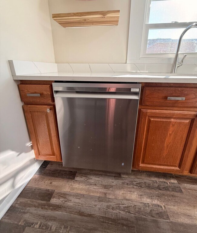 Building Photo - 750-752 E Wheeling St