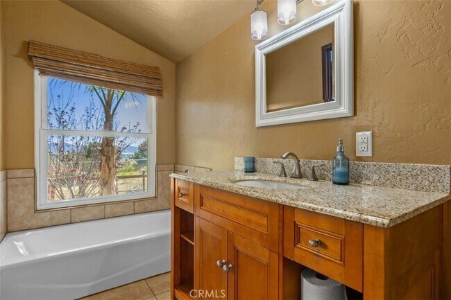 Building Photo - 1716 Cedar St