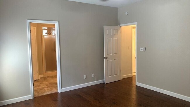 Building Photo - 725 Woodrow Cir